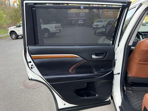 Used 2019 Toyota Highlander Limited Platinum image 25