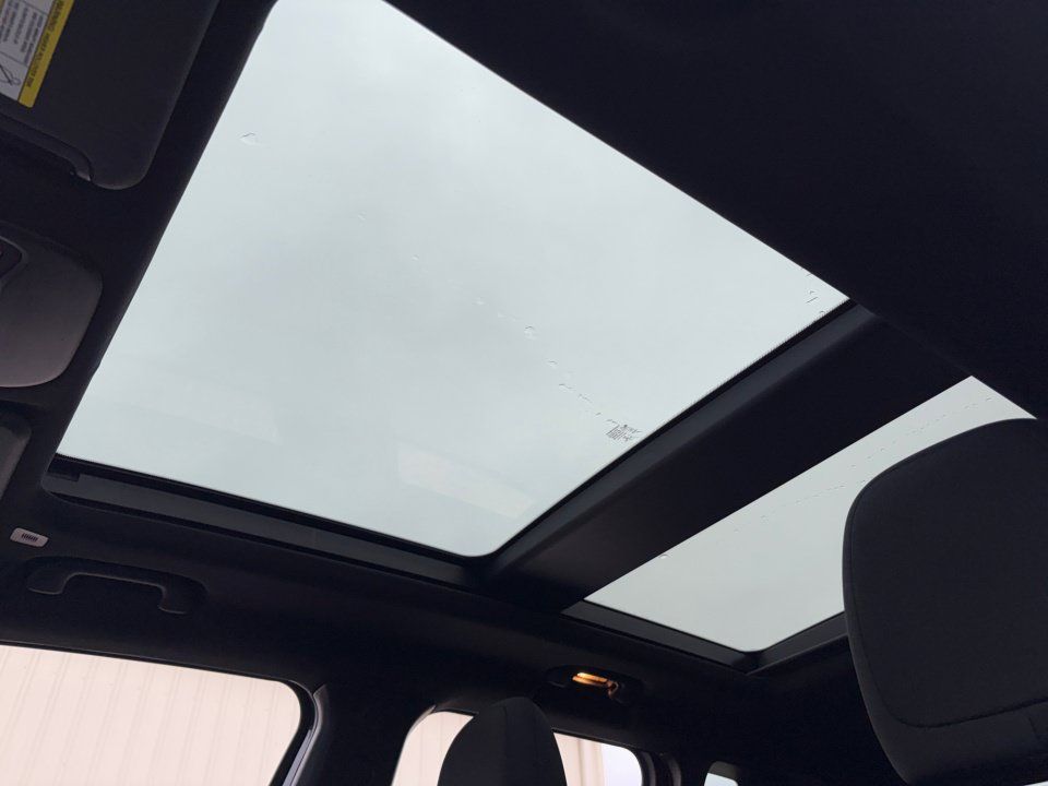 Used 2021 Jeep Renegade Latitude w/ Sun & Sound Group AWD/4WD image 21