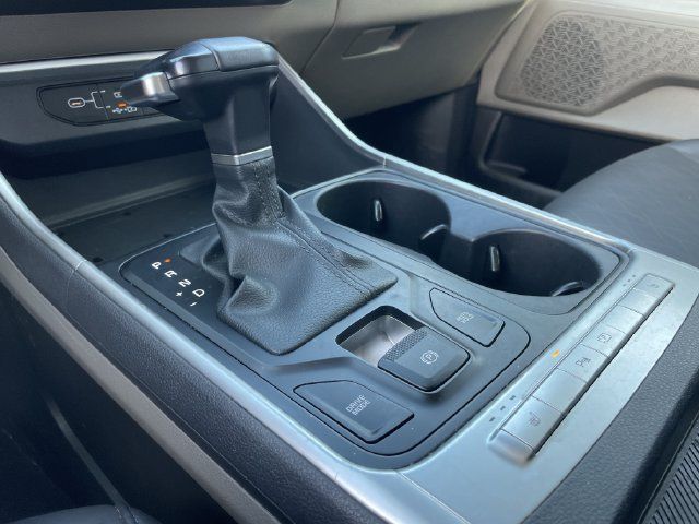 Used 2025 Kia Carnival FWD image 20