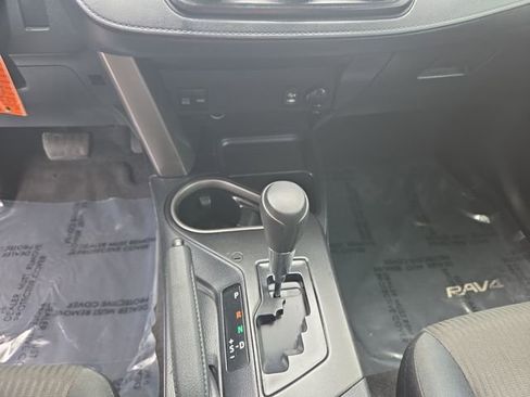 Used 2018 Toyota RAV4 LE image 11