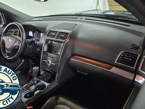 Used 2017 Ford Explorer Limited w/ Equipment Group 301A AWD/4WD image 41