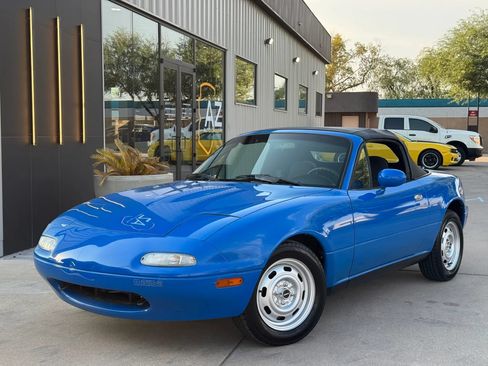 Used 1990 MAZDA MX-5 Miata RWD image 1