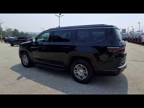 Used 2023 Jeep Wagoneer 4WD image 6