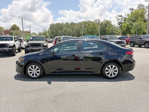 Used 2025 Toyota Corolla LE FWD image 8