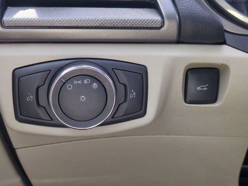 Used 2020 Ford Fusion SE FWD image 14