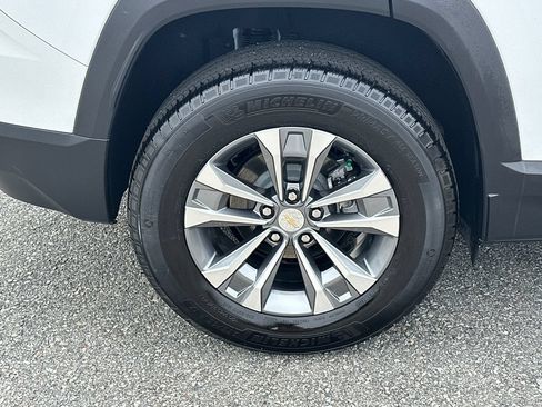 Used 2025 Chevrolet Equinox LT AWD/4WD image 17