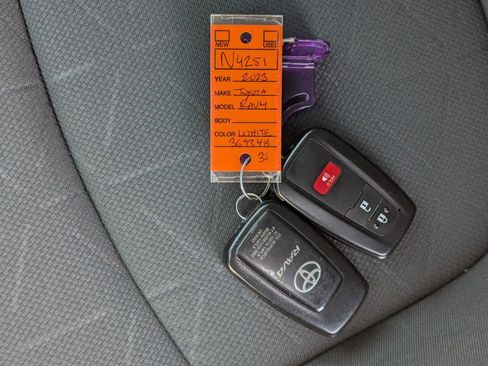 Used 2023 Toyota RAV4 XLE AWD/4WD image 36