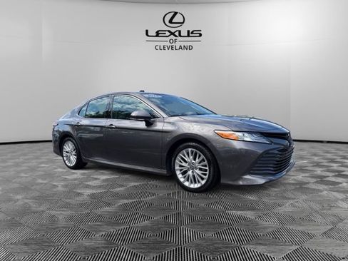 Used 2018 Toyota Camry XLE FWD image 2