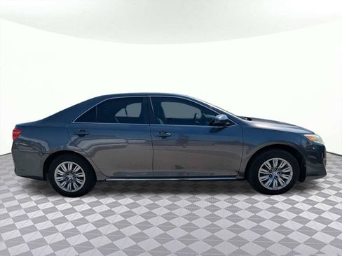 Used 2014 Toyota Camry LE FWD image 2