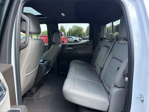 Used 2023 GMC Sierra 1500 SLT w/ SLT Premium Plus Package AWD/4WD image 32