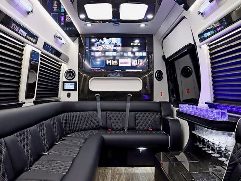 Used 2024 Mercedes-Benz Sprinter 3500 image 41