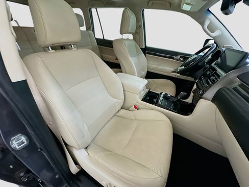 Used 2023 Lexus GX 460 Premium w/ Accessory Package image 34