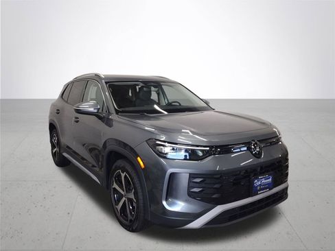 New 2025 Volkswagen Tiguan SE image 4