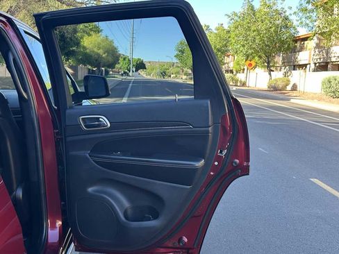 Used 2017 Jeep Grand Cherokee Limited w/ Luxury Group II image 45