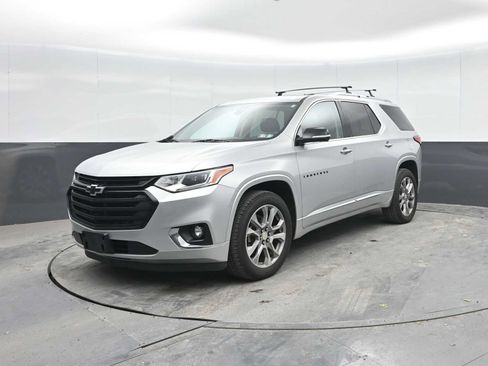 Used 2019 Chevrolet Traverse Premier w/ LPO, Blackout Package AWD/4WD image 5