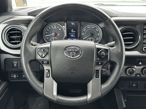 Used 2021 Toyota Tacoma TRD Off-Road image 39