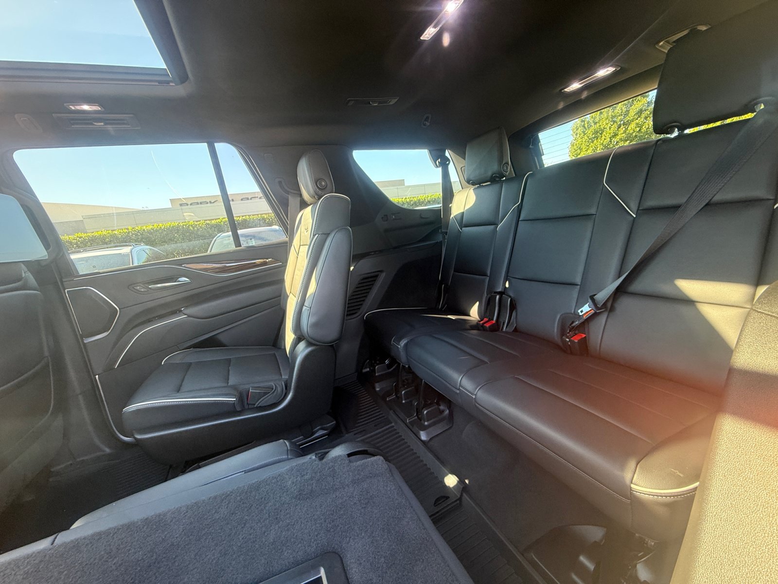 Used 2021 Cadillac Escalade Premium Luxury w/ Driver Assist Tech Package AWD/4WD image 32