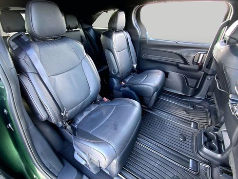 Used 2026 Toyota Sienna Limited FWD image 19