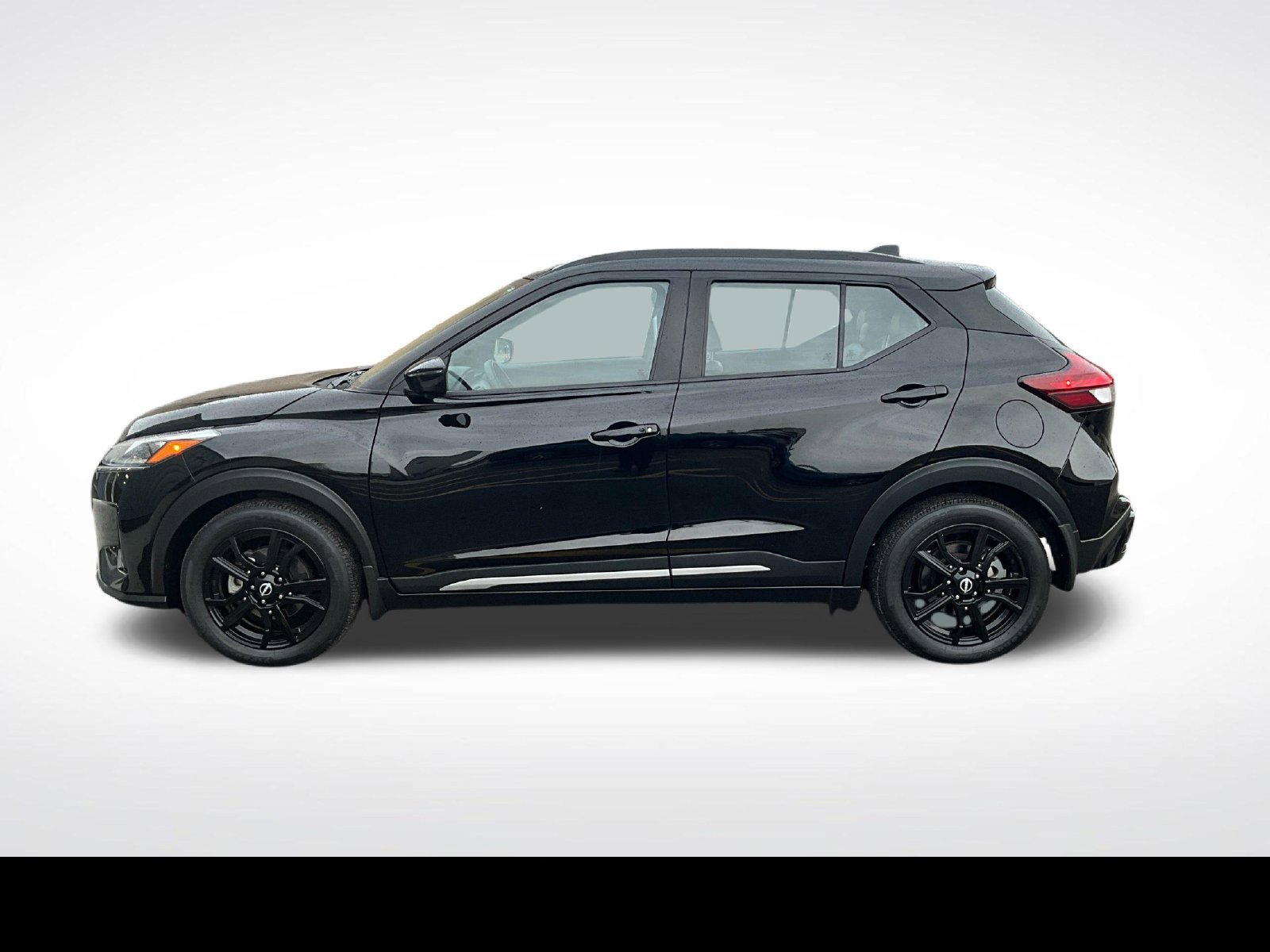 Used 2023 Nissan Kicks SR w/ SR Premium Package FWD image 14