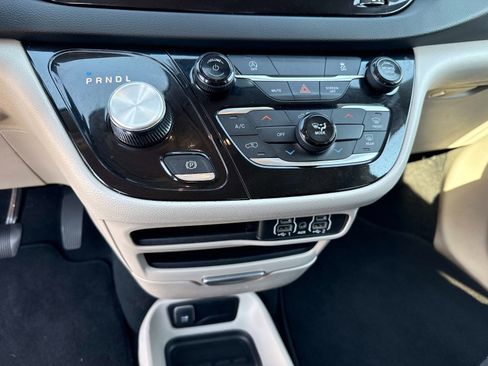 Used 2023 Chrysler Voyager LX FWD image 26
