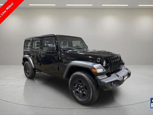 Used 2022 Jeep Wrangler Unlimited Sport image 1