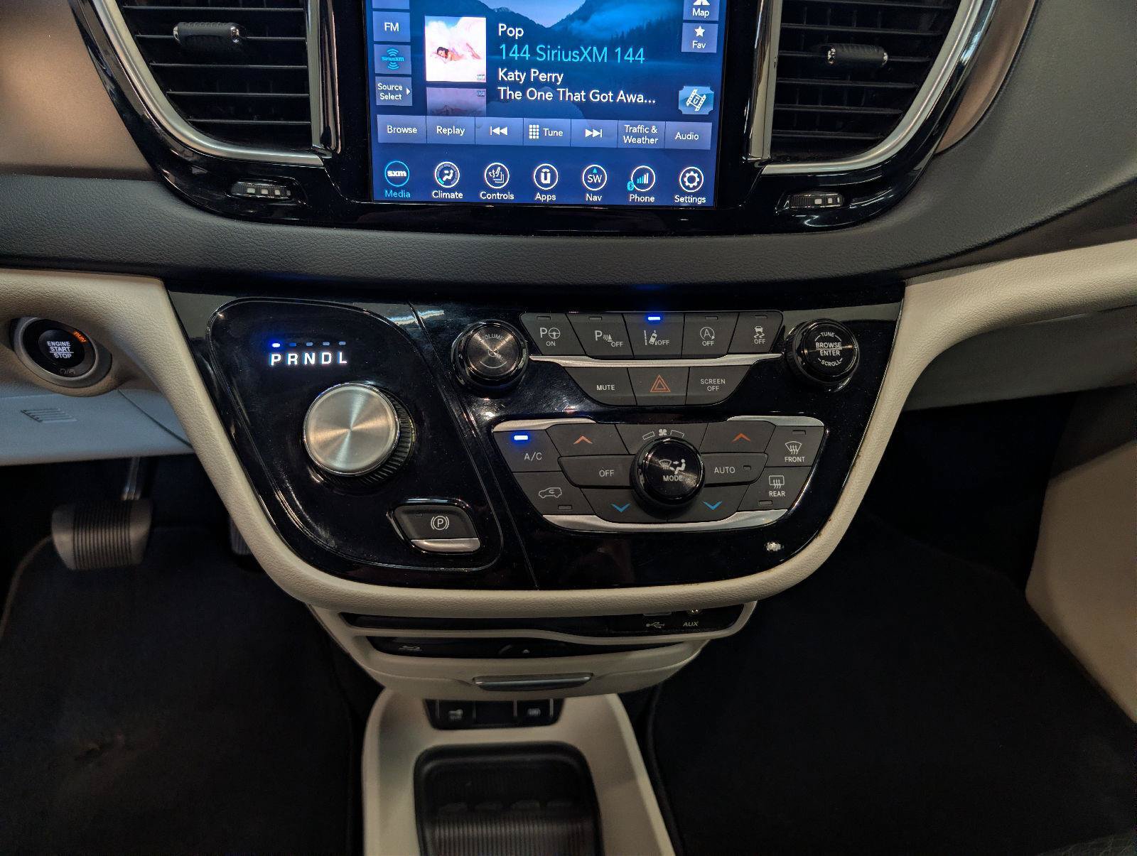 Used 2019 Chrysler Pacifica Touring-L Plus w/ Advanced Safetytec Group FWD image 26