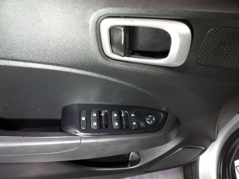 Used 2020 Hyundai Venue SEL FWD image 7