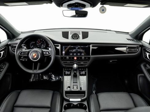 New 2026 Porsche Macan image 23