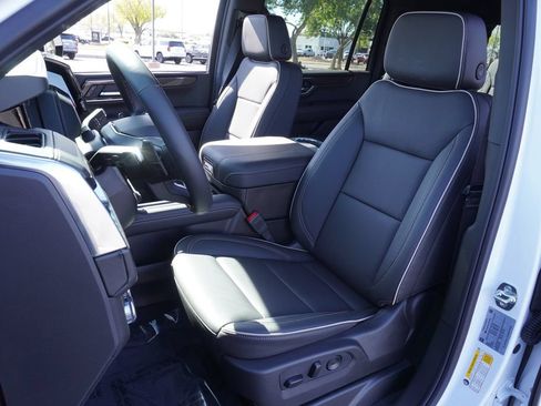 New 2026 GMC Yukon XL Elevation AWD/4WD image 16
