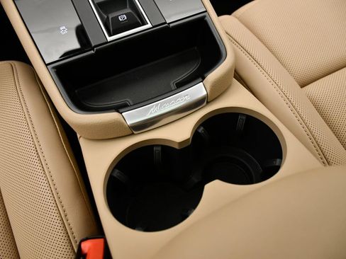 Certified 2026 Porsche Macan AWD/4WD image 33
