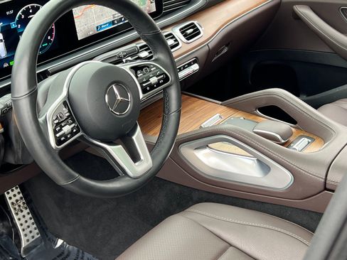 Used 2022 Mercedes-Benz GLS 450 4MATIC w/ AMG Line Exterior image 2