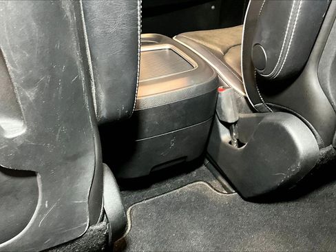 Used 2020 Chrysler Pacifica Limited w/ Advanced Safetytec Group FWD image 11