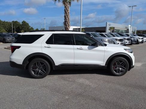 Used 2025 Ford Explorer ST-Line w/ Premium Package AWD/4WD image 3