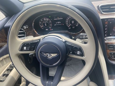 New 2025 Bentley Bentayga Extended Wheelbase image 19