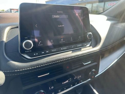 Used 2023 Nissan Rogue SV image 17