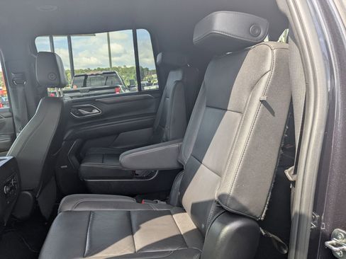 Used 2022 Chevrolet Suburban Z71 image 24