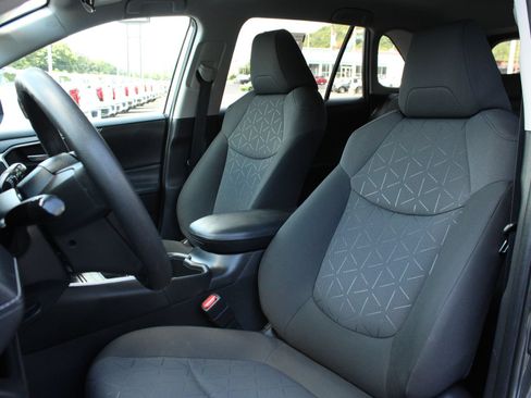 Used 2022 Toyota RAV4 XLE AWD/4WD image 13