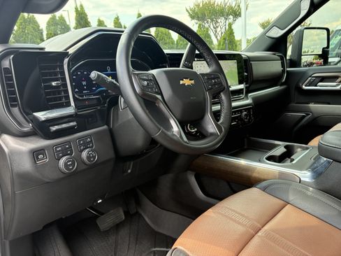 Used 2025 Chevrolet Silverado 3500 High Country w/ High Country Premium Package AWD/4WD image 24