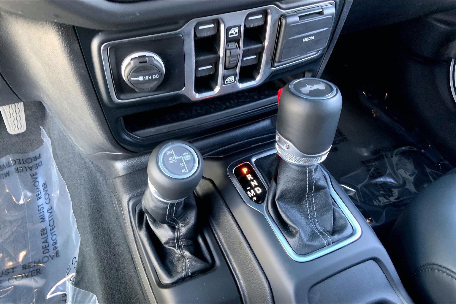 Used 2024 Jeep Wrangler High Altitude AWD/4WD image 16