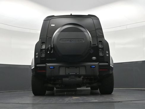 Used 2023 Land Rover Defender 90 V8 AWD/4WD image 25
