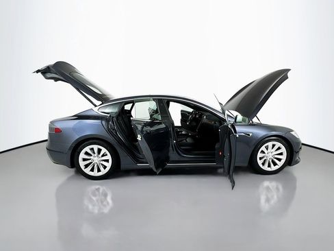 Used 2016 Tesla Model S 70D image 25