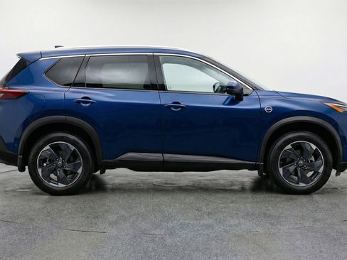 Used 2025 Nissan Rogue SV image 11