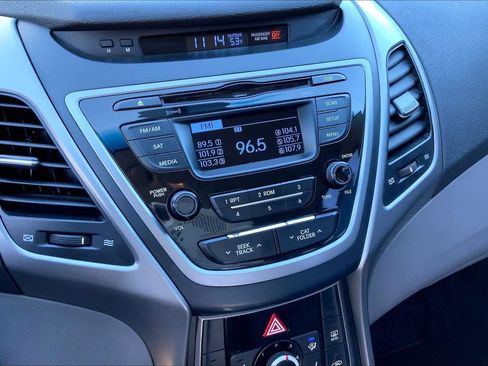 Used 2016 Hyundai Elantra SE image 32