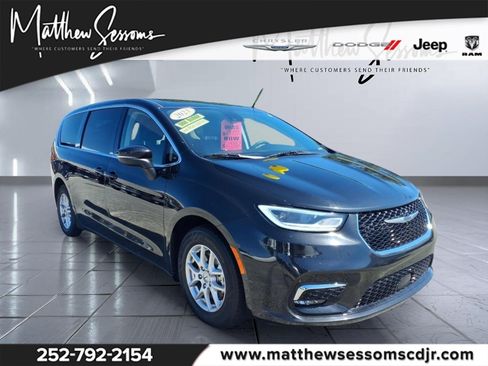 Used 2023 Chrysler Pacifica Touring-L FWD image 1