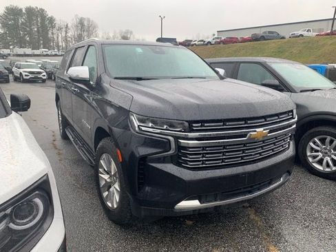 Used 2023 Chevrolet Suburban Premier image 2