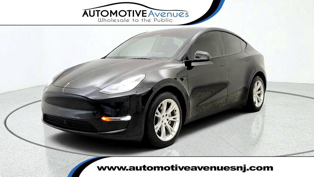 Used 2021 Tesla Model Y Long Range AWD/4WD image 1