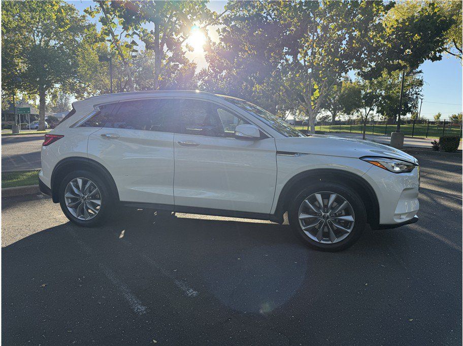 Used 2019 INFINITI QX50 Luxe w/ Navigation Package FWD image 6