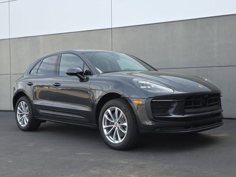 Used 2026 Porsche Macan AWD/4WD image 9