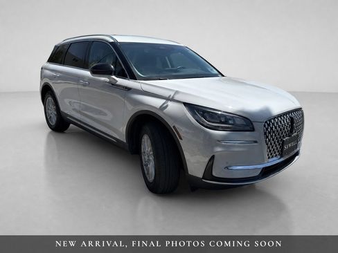 Used 2023 Lincoln Corsair FWD image 2