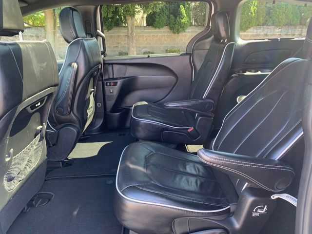 Used 2025 Chrysler Pacifica Limited FWD image 17